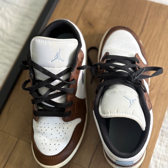 Air Jordan 1 Low SE - Picture 4 of 9